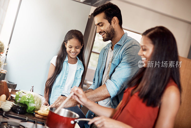 Everyone’s getting in on dinner prep